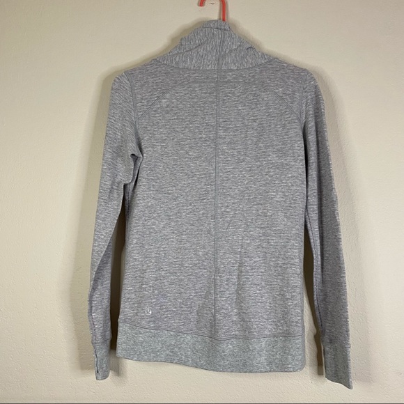 LULULEMON gray In A Cinch reversible sweatshirt 4 - Picture 6 of 12